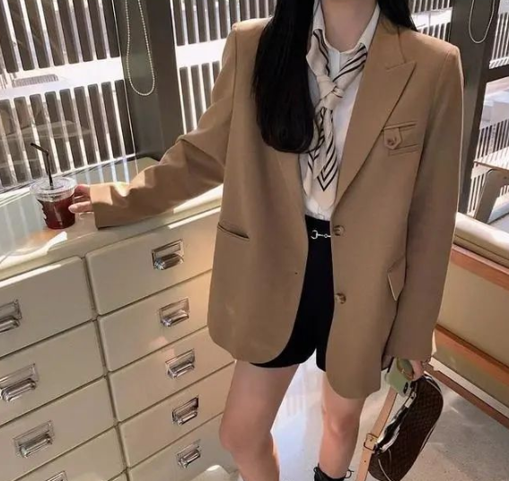 女生秋冬面試穿搭攻略， 這樣穿保暖又大方！