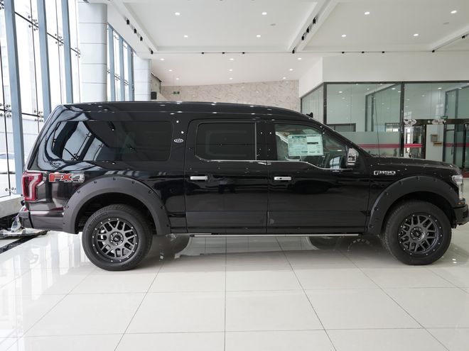 2021款中规版福特f150勇猛者suv以美国进口的福特f150为原型车,精工