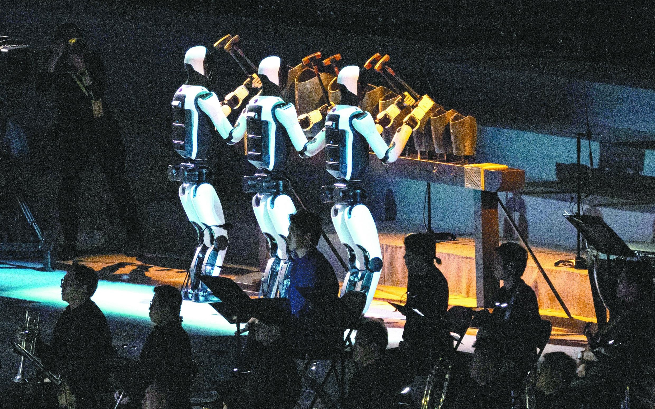 “力”的柔性控制，“时”的精准协同，专家解读机器人演奏青铜乐器难在哪