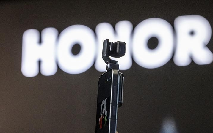 荣耀李健这一“跳”：要跨过手机？