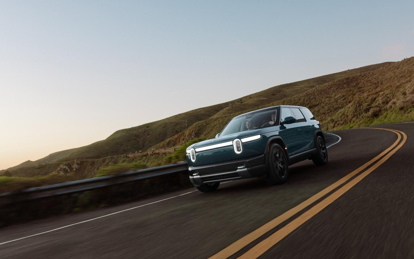 Uber与Rivian达成Robotaxi部署+ 12.5亿美元投资合作