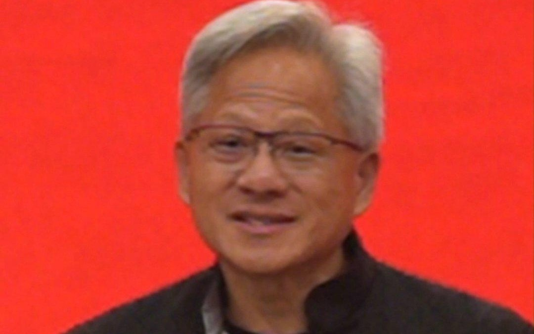 英伟达首次亮相链博会：黄仁勋说第一次用中文演讲很紧张