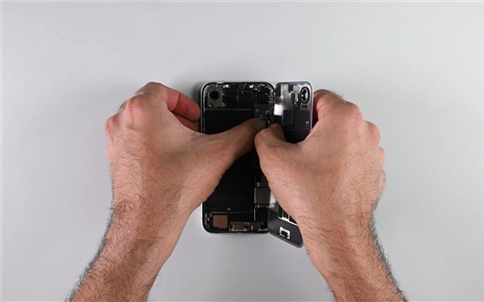 苹果刀法封神：iPhone 17e仅比16e多一个线圈也敢叫换代