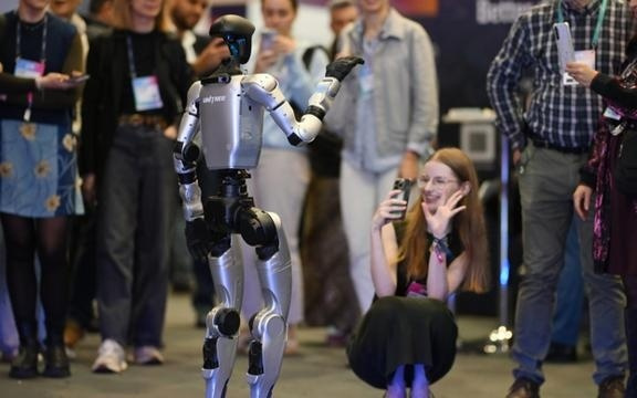 学林随笔｜以“人工智能密度红利”替代“人口红利”