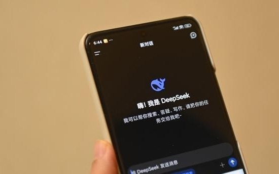 摆脱英伟达依赖，DeepSeek新模型适配华为芯片，与美国顶尖模型有差距