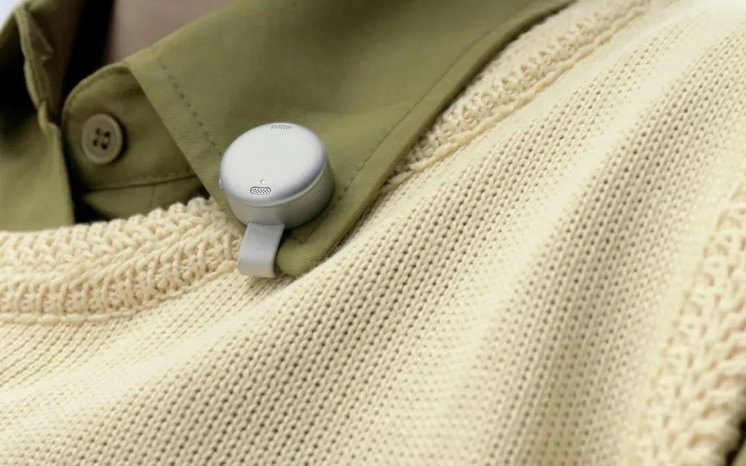 飞书史上第一次硬件合作，和安克创新做了一款「AI录音豆」