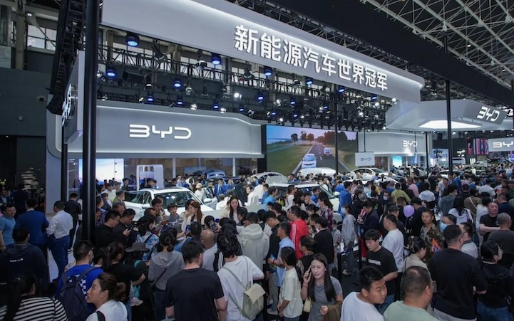 比亚迪终结特斯拉时代！全球纯电销冠易主，车市迎来“中国时刻”