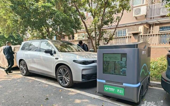 215辆电车，4个慢充桩，太崩溃了……杭州这个小区于是“花重金”想出个办法，居民集体乐开花，“再也不用去抢充电泊位了”