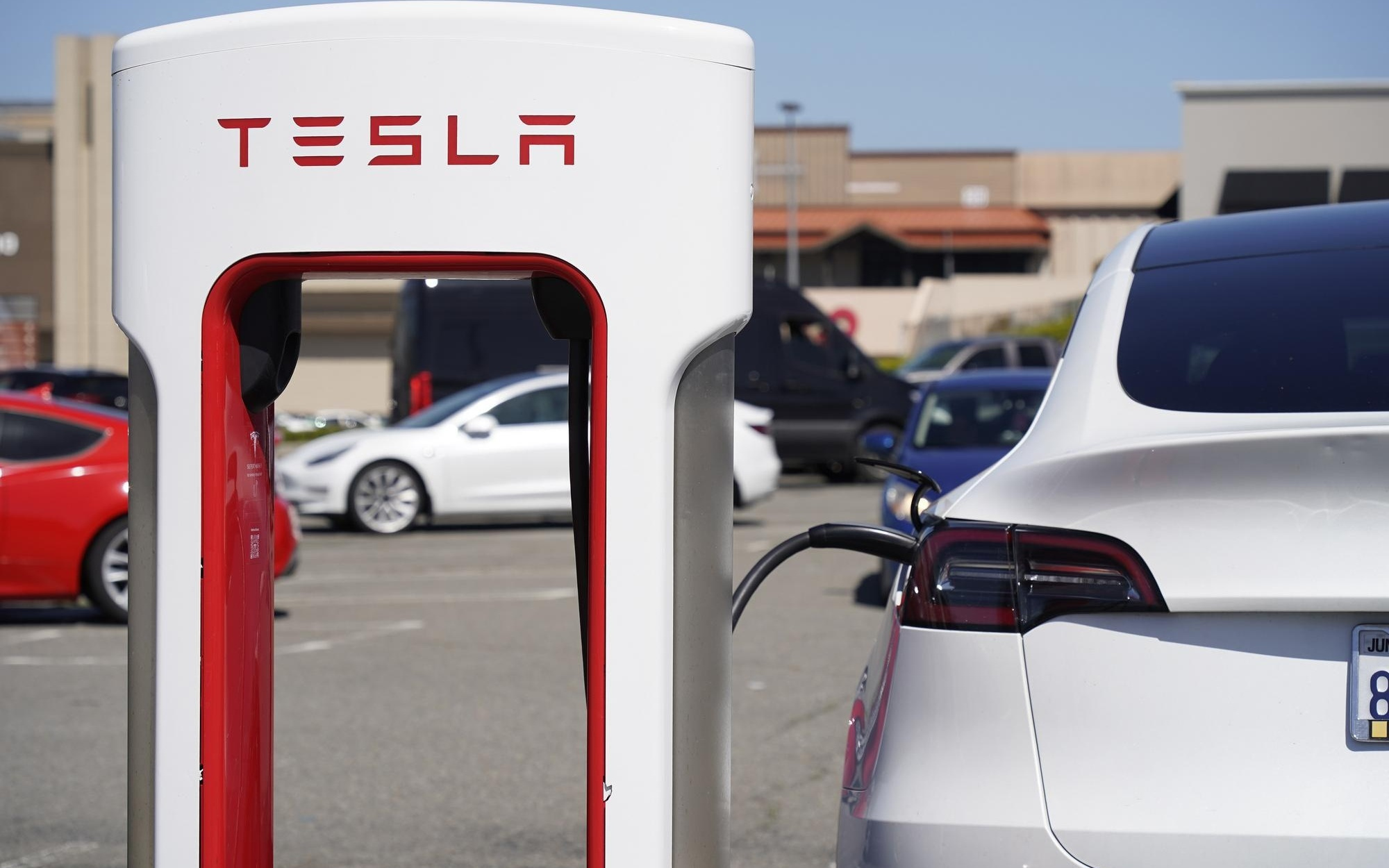 马斯克称将“深度参与”特斯拉芯片设计