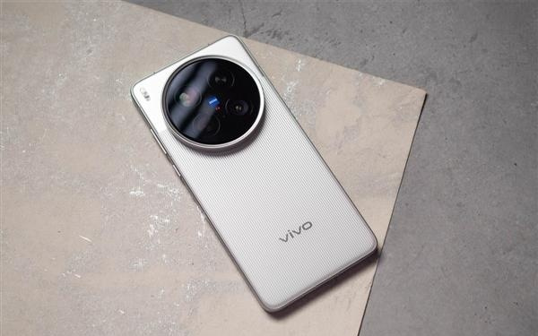 影像灭霸归来 vivo X300 Ultra入网:首发蔡司双2亿组合