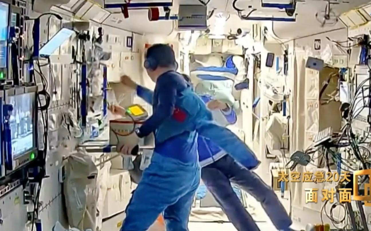 神舟二十号返回舱玻璃裂纹揭秘，初步判断空间碎片尺寸不到一毫米