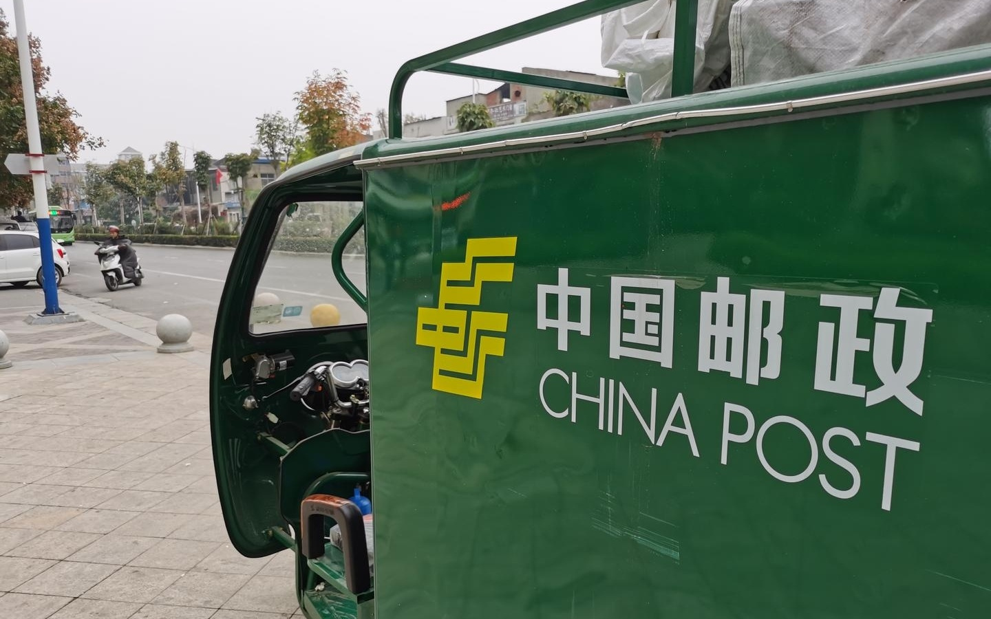 快递春节停运上热搜 记者实测：不存在春节全面停运公司 部分网点称无法保证时效