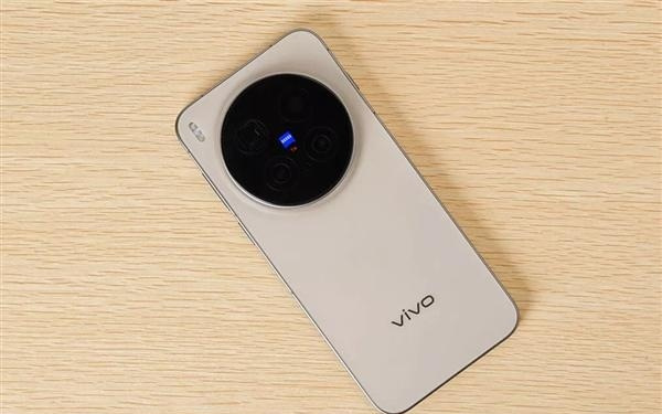 vivo X500首发索尼全新传感器:1/1.28英寸超大底+LOFIC技术