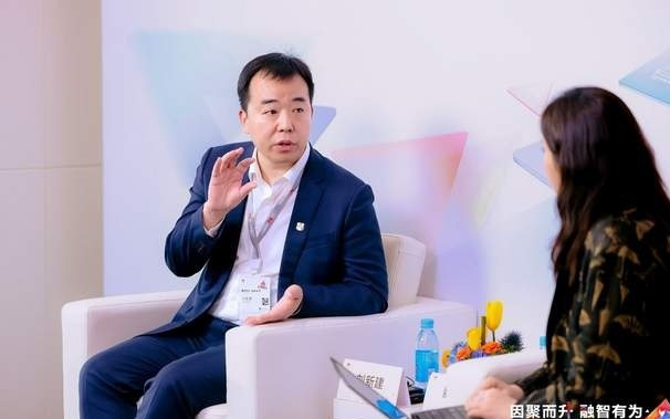 安全融合、精准感知：华为星河AI广域网构筑行业数智化新底座