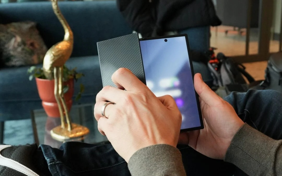 消息称三星Galaxy Z TriFold 2三折叠手机已在研发中，更加轻薄