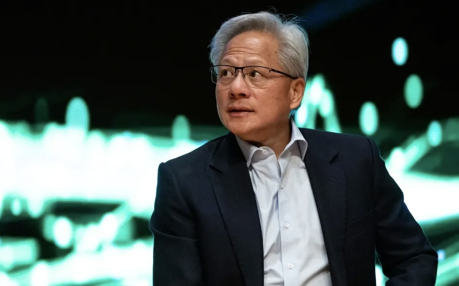 第三季度财报亮眼股票却狂跌 黄仁勋：在人工智能泡沫的喧嚣中，英伟达陷入两难