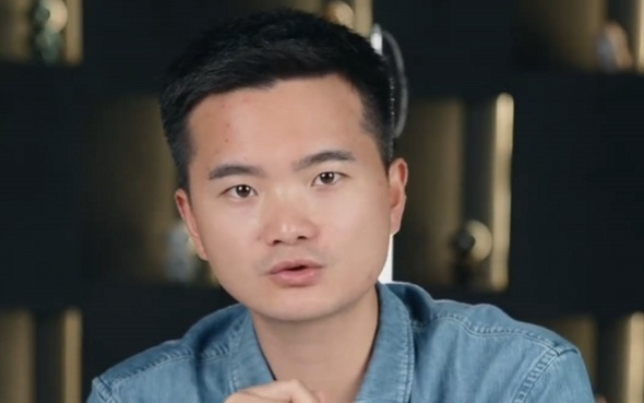 首款国产eSIM手机!周意保详解OPPO Find X9 Pro卫星通信版四卡双待