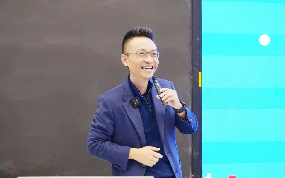 投中了理想、MiniMax 后，他说，AI 时代仍然要找「让人汗毛直竖」的创业者