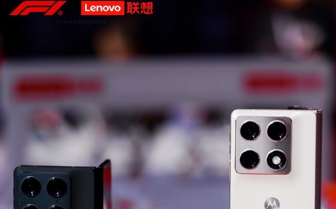 不只大折叠手机,联想新款拯救者手机亮相上海F1