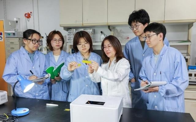 让高分子液晶“随光起舞”，这项科学“魔法”重新定义了智能材料的未来图景