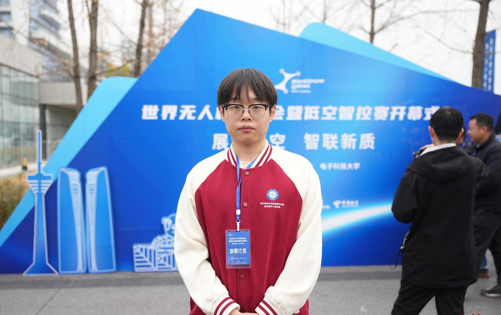 “天空竞技场”鸣枪，首届世界无人机运动会暨低空智控赛在蓉启幕