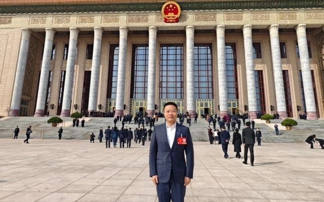 破解“上路慢”“大脑弱”“起飞难”,何小鹏建言聚焦三大未来产业制度瓶颈|两会声音