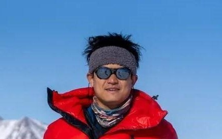 “巅峰之芯”科考队预计21日登顶珠峰，将钻取9米冰芯样本