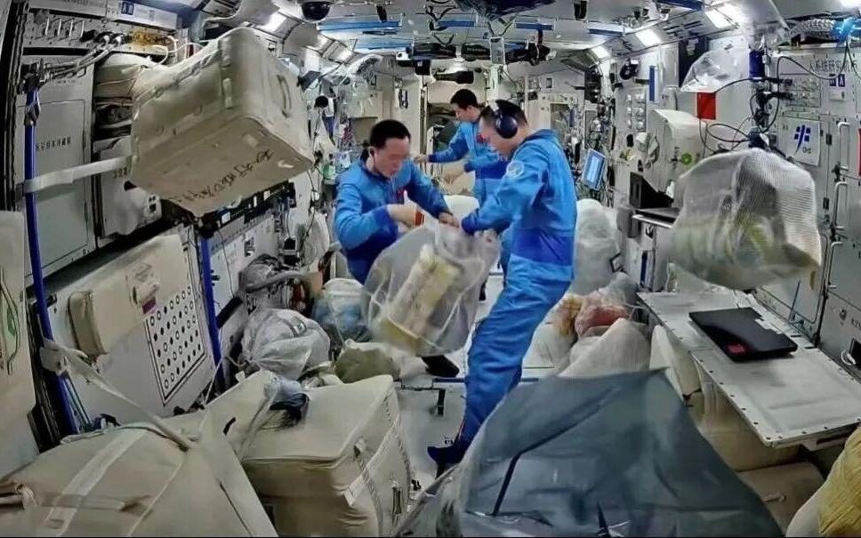 我们的太空·新知课堂丨在中国空间站，航天员怎么大扫除