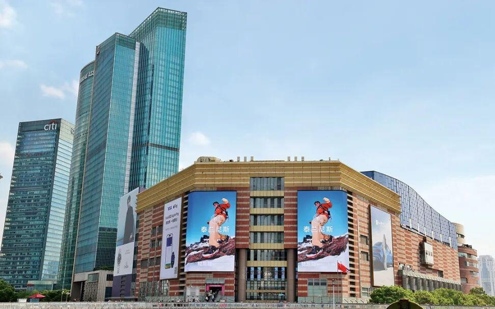 为什么到处都是泰兰尼斯的广告牌