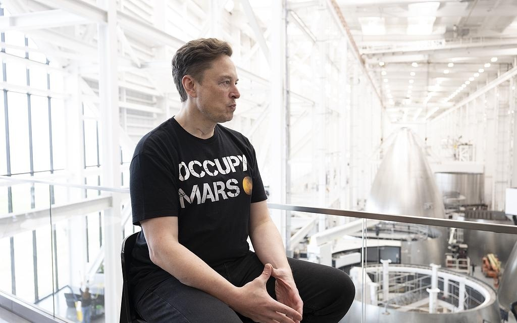 外媒：马斯克宣布将建超级芯片工厂，目标每年制造1000亿至2000亿颗2纳米芯片