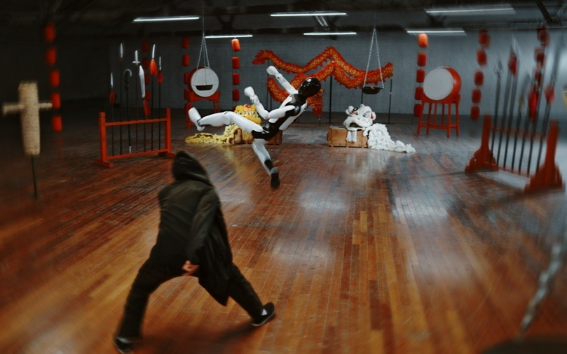 升龙拳、无影脚、摸地旋风……智元发布新一代全尺寸人形机器人远征A3