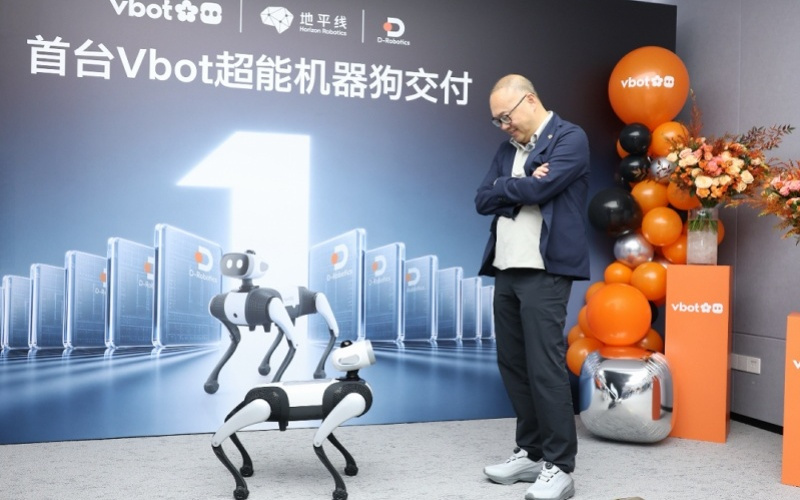 Vbot交付首位个人用户，具身智能迈入“用户检验”阶段