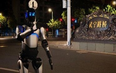 吉尼斯世界纪录！上海机器人从苏州一路走到外滩，跨省行走超百公里