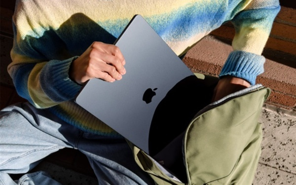 苹果首款低价MacBook下季度发布：搭载A18 Pro芯片、屏幕不到13.6英寸