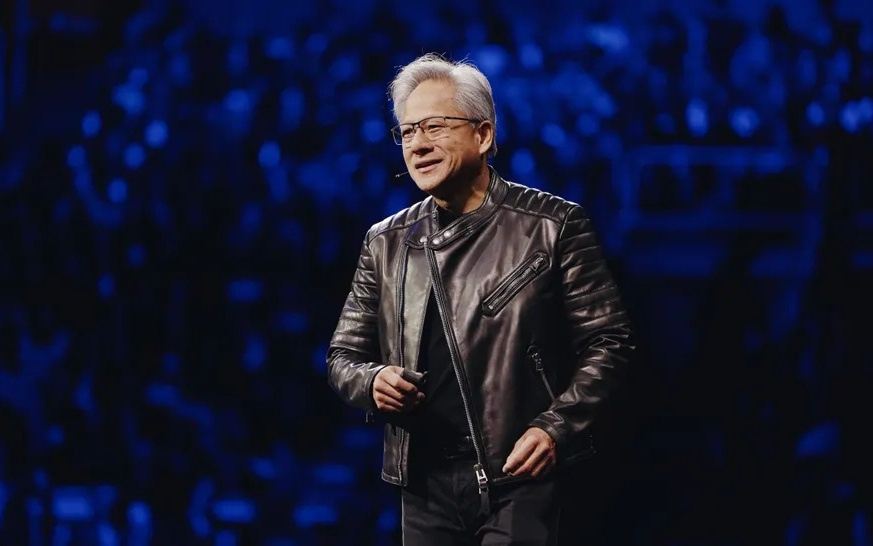 英伟达 CEO 黄仁勋谈 AI 工具个人使用体验：日常混用多个系统