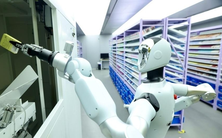 拓展具身智能应用场景 药品零售机器人在北京“上岗”