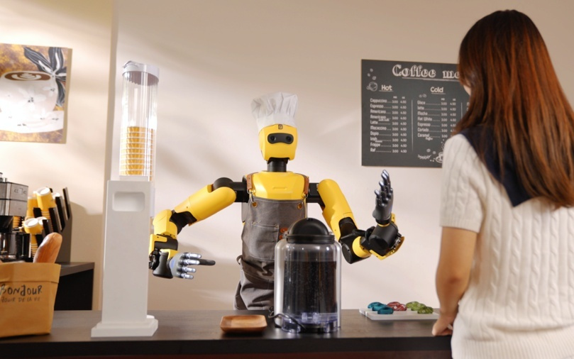 奶茶、咖啡、调酒、爆米花……跨维智能推动数千台人形机器人落地文旅场景