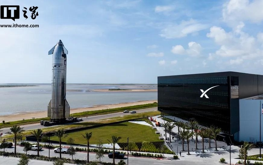 SpaceX 星舰运抵发射台，预计下月进行第十次试飞