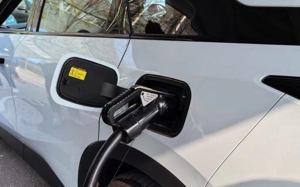 繁荣表象下存隐忧：新能源汽车用户满意度80％，新车故障率同比增加18次