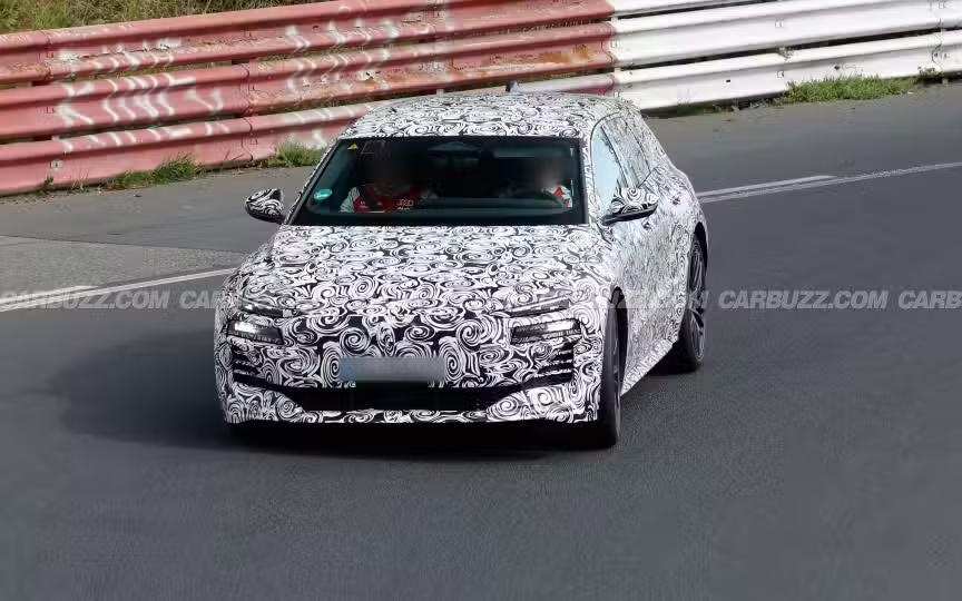 被传“夭折”的奥迪 RS6 e-tron Avant 旅行车原型现身纽北