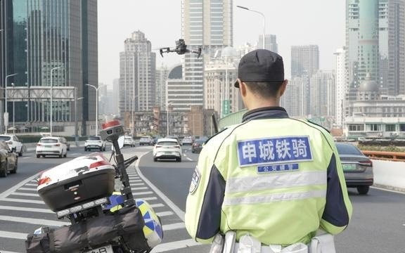 AI大模型算出上海治堵“最优解”？无人机也能当交警？解码上海智能交管探索