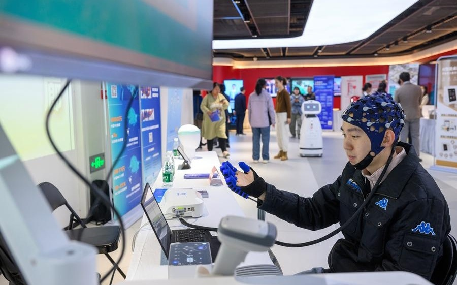 新华网科技观察丨脑机接口正“接入”生活