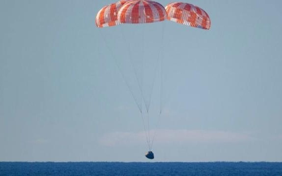 阿尔忒弥斯2号“回家”：多项技术获验证，专家详解美国为何不直接载人登月