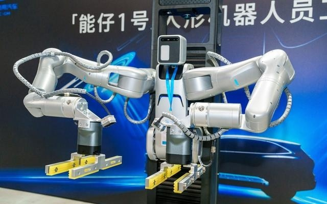 上汽集团率先实现人形机器人量产线应用