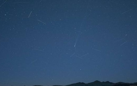 来自宇宙的“弹幕” 与16万年一遇的R3彗星浪漫相遇｜图集