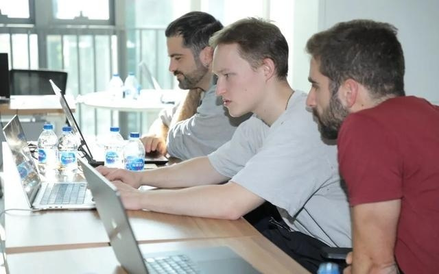 全球青年科学家齐聚上海，共答AI与数学之问