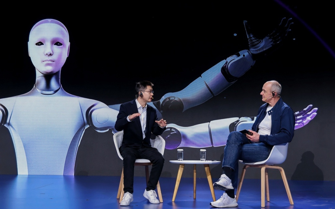 机器人自由出招对打，宇树王兴兴预计未来六个月左右落地