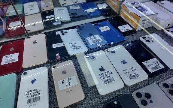 10元报废手机回收暴涨10倍,300元苹果机跌至20