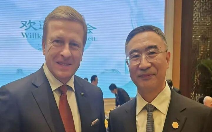 奔驰、宝马、大众掌舵者齐聚杭州，吉利李书福、零跑朱江明参与会见，释放什么信号？