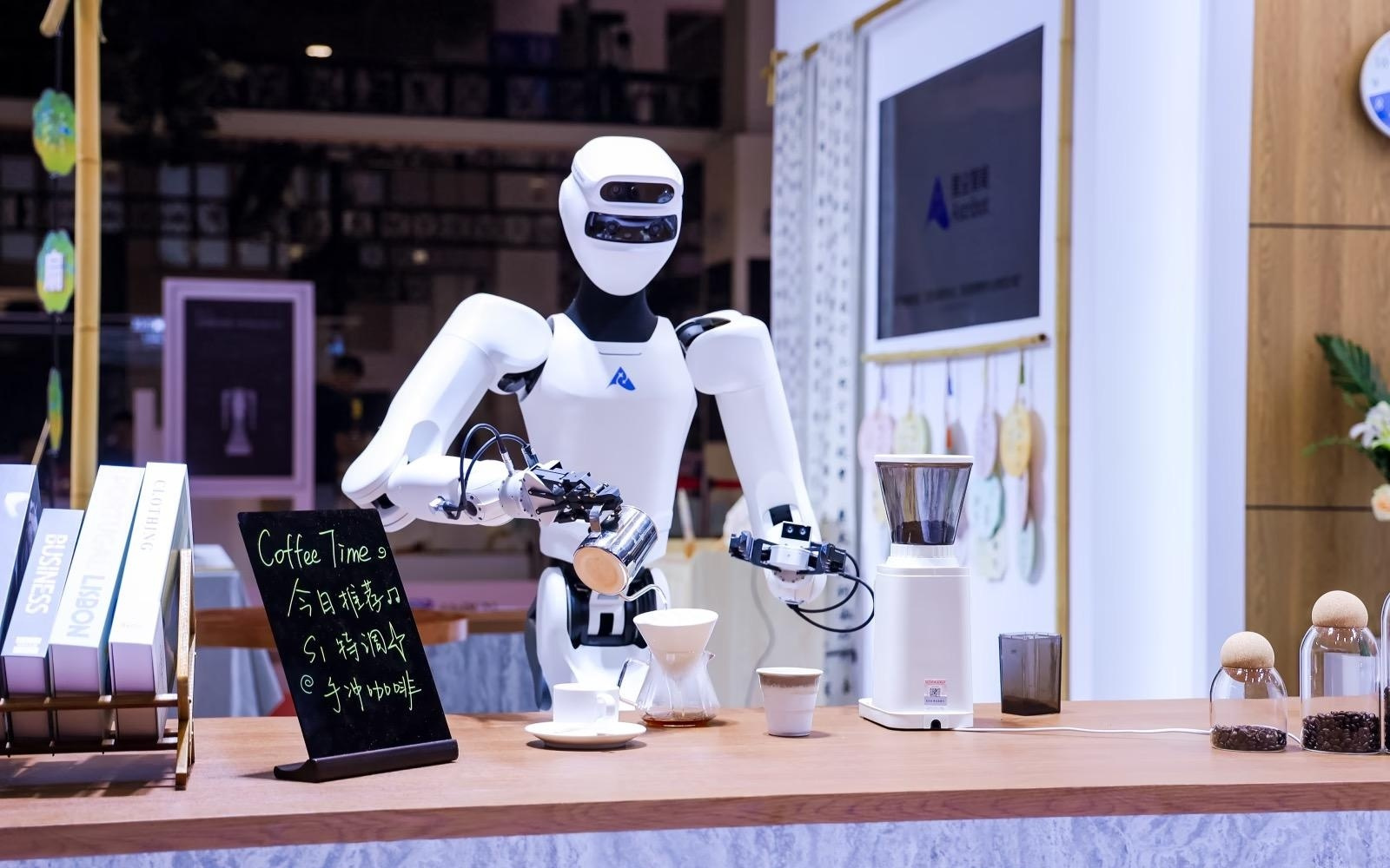 能逗孩子，还能手冲咖啡！星尘智能安昭辉：Astribot S1仍是人的“辅助”